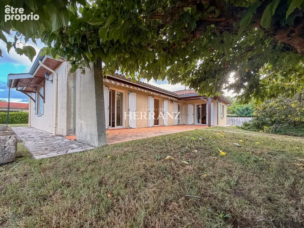 Maison de plain-pied avec jardin, garages et dépendances à Libourne - photo 2