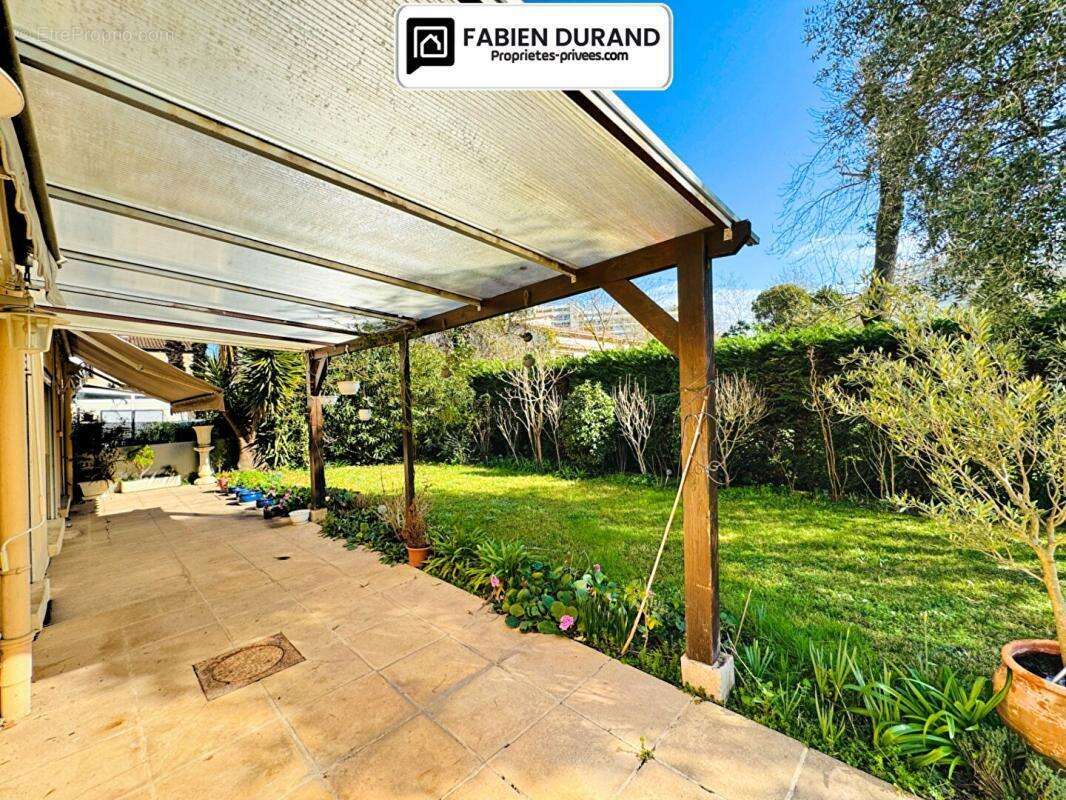 Appartement à MANDELIEU-LA-NAPOULE