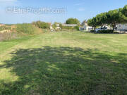 Terrain à SAINT-GERMAIN-DU-PUCH