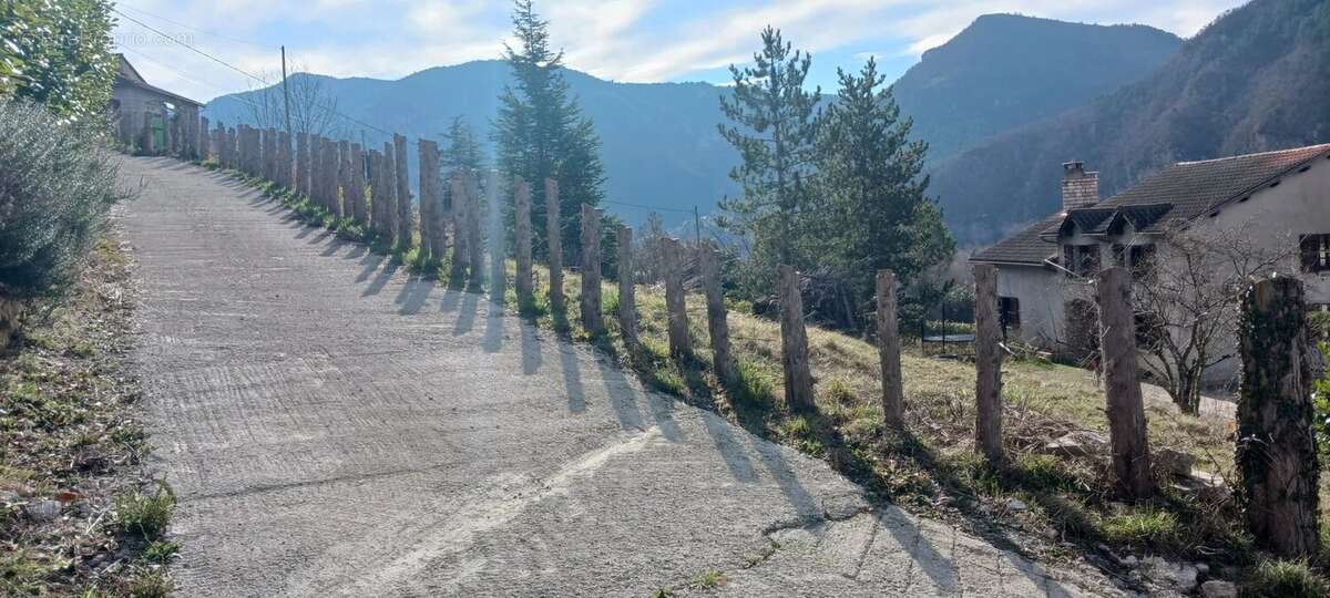 Terrain à MOSTUEJOULS