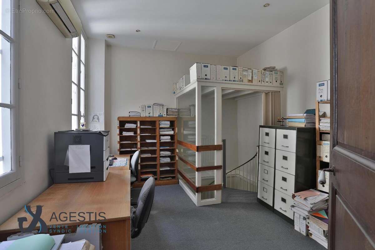   - Commerce à CASTRES