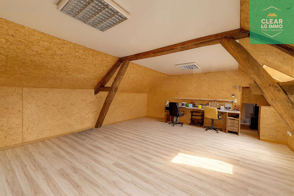Grande maison familiale avec jardin et dépendances - photo 8