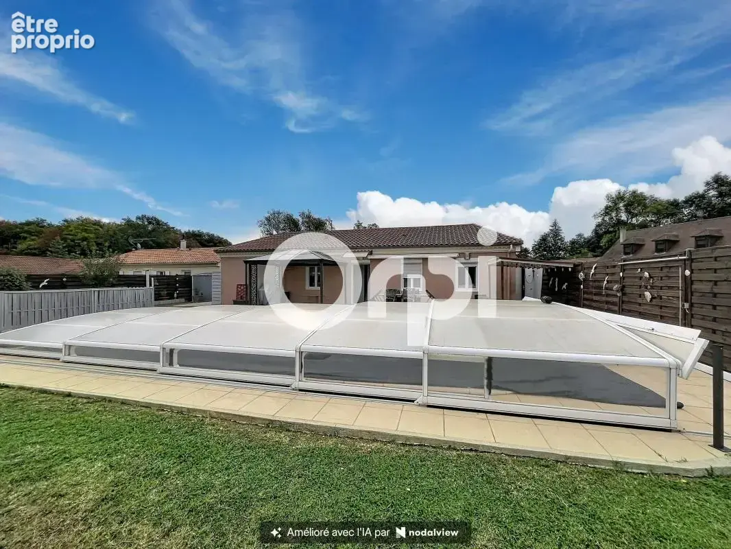 À vendre : Maison de plain-pied à Sarliac-sur-l'Isle — Piscine couverte & grande véranda - photo 13