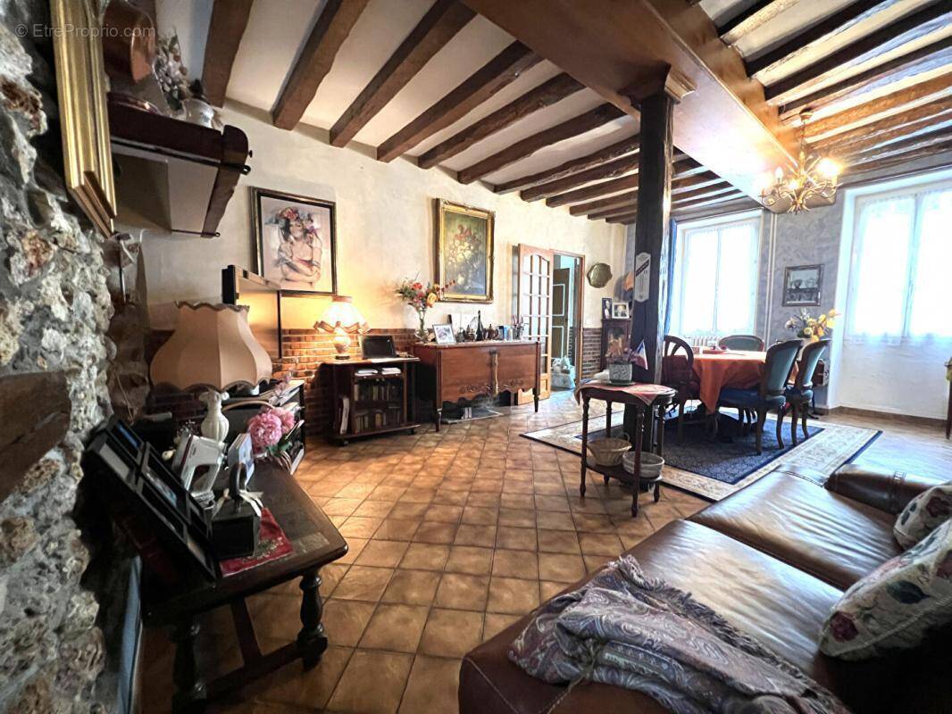 Maison à NEAUPHLE-LE-CHATEAU