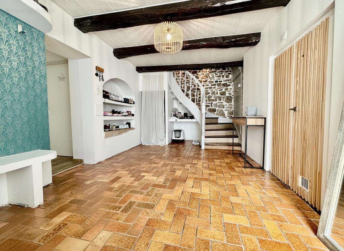 Maison en pierre avec piscine , 125 m² , Jardin sans vis-à-vis - photo 4