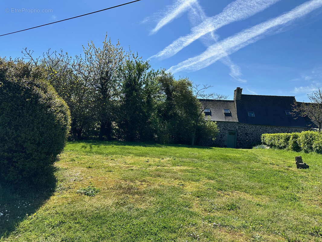 Maison à HENANBIHEN