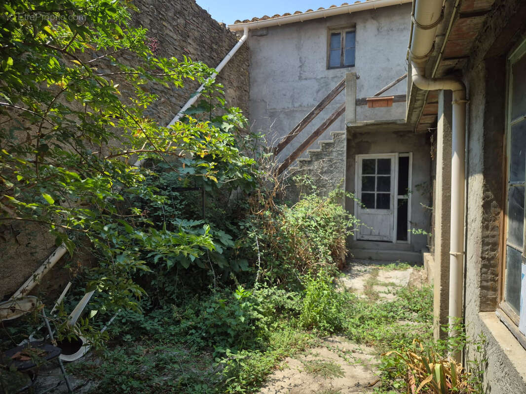 Maison de village avec cour, terrasse et immense garage   Azille (11700)   145 m2 habitables - photo 21