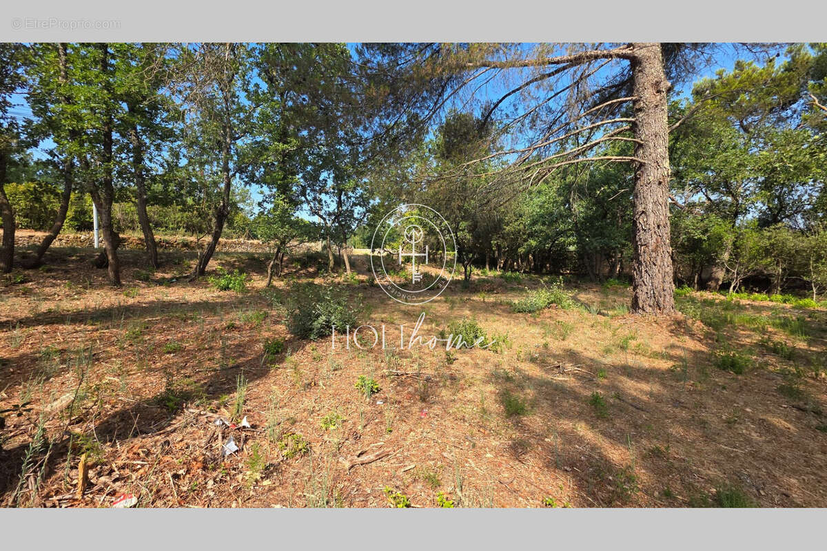 Terrain 1672 m² à Trets  - photo 5