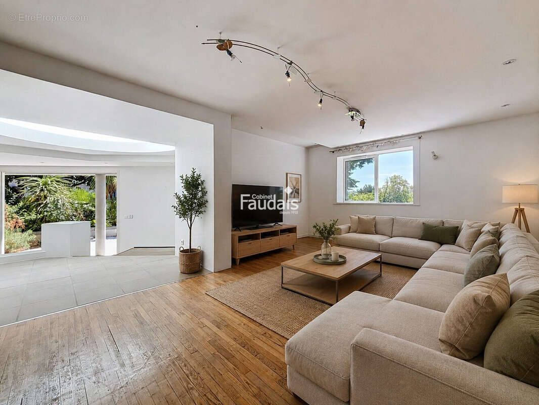 Appartement 135 m² à Saint-Lo  - photo 7