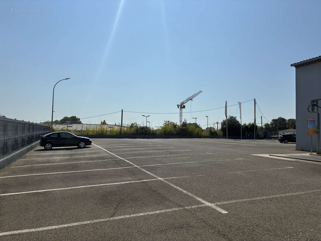 Terrain avec local commercial a vendre - 2600 m2 proche autoroute - photo 4