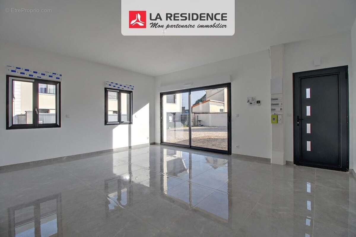 Maison 83 m² à Oissel  - photo 2