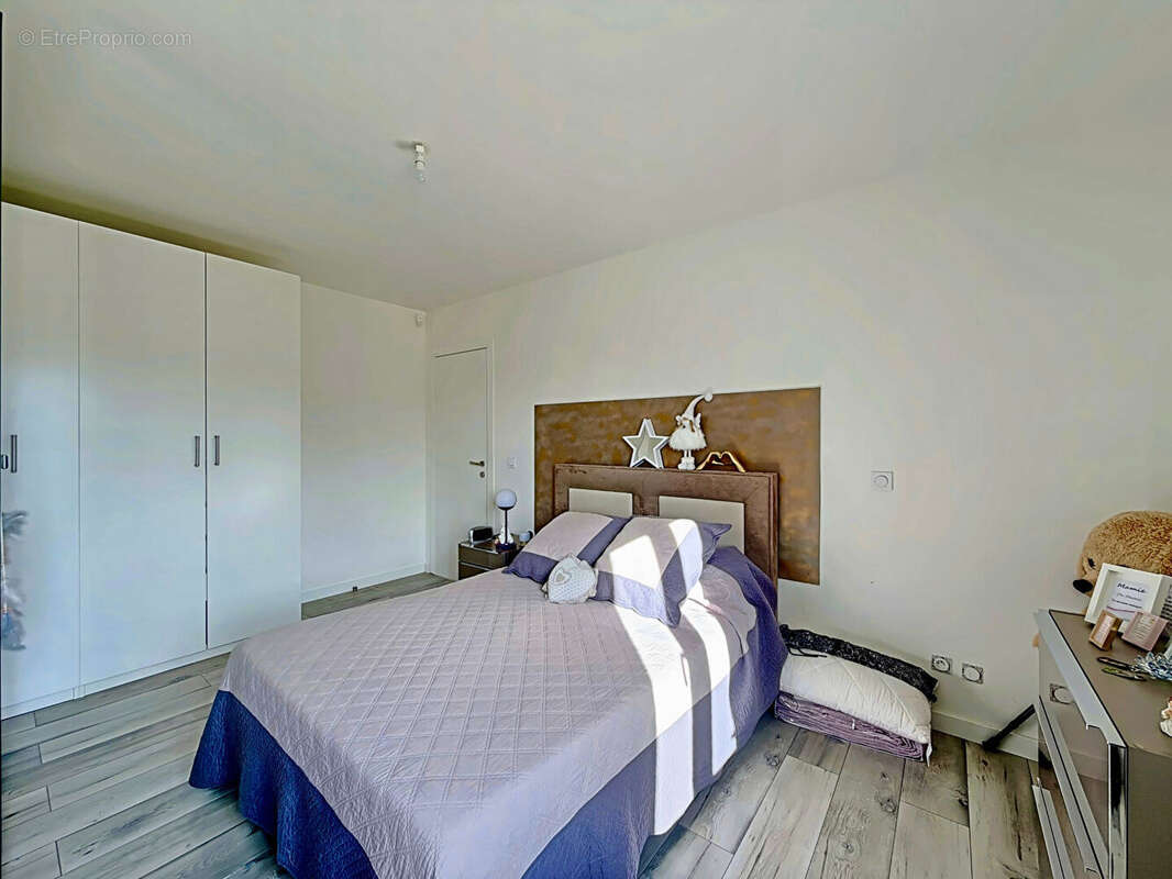 Maison à ROQUEBRUNE-SUR-ARGENS