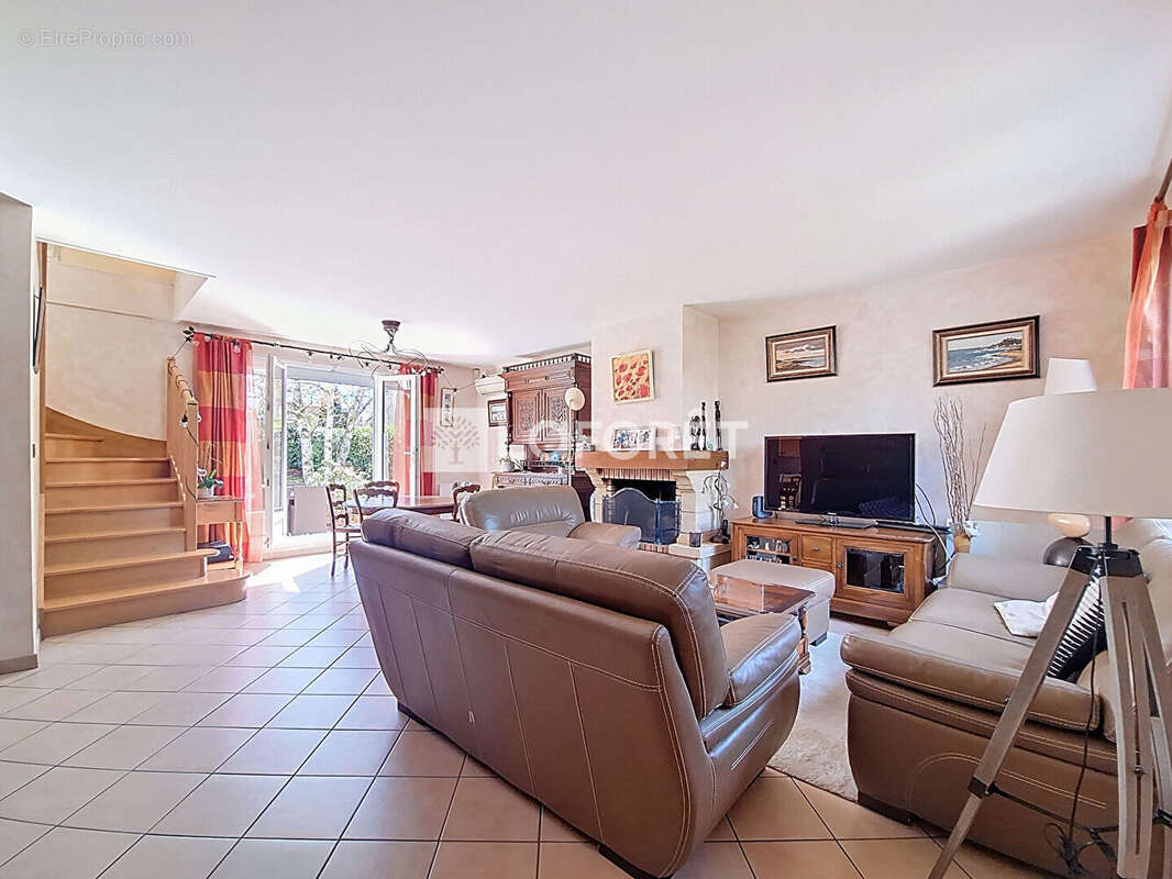 Maison à VERNEUIL-SUR-SEINE