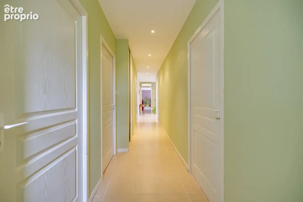 Maison de plain-pied, 5 chambres à Nercillac ( à 6mn de Cognac ), 192 m2, DPE A, terrain 2 580 m2 - photo 9