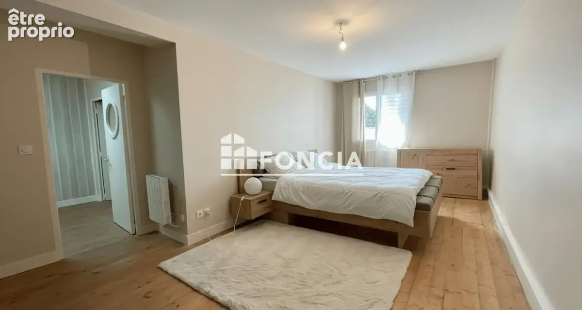 Maison de bourg en pierre rénovée 116 m² + grange + terrain – St Coutant-le-Grand - photo 5