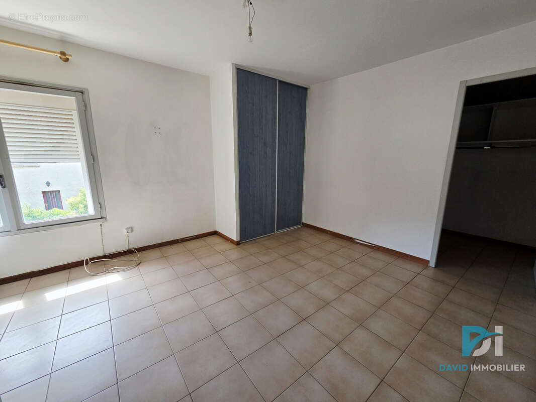 Villa avec garage et remise - photo 11
