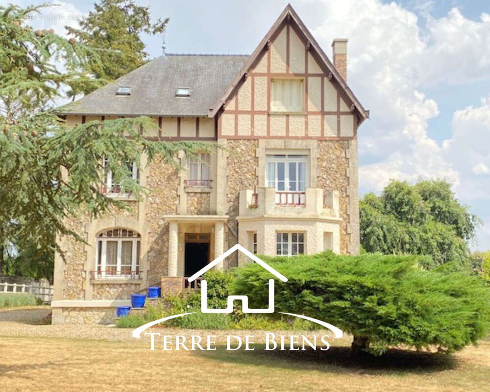 Propriété de caractère de 250 m2 habitables sur plus de 1,25 hectare   6 Chambres, 5 BOXES, À 10 minutes de Vi - photo 2