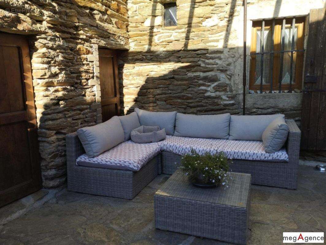 Maison à LE COLLET-DE-DEZE