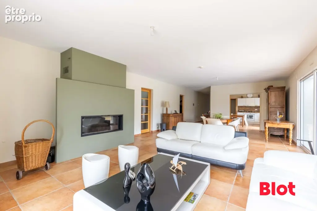 Maison 8 pièces 243 m² à vendre à Sens-De-Bretagne (35490) - photo 2
