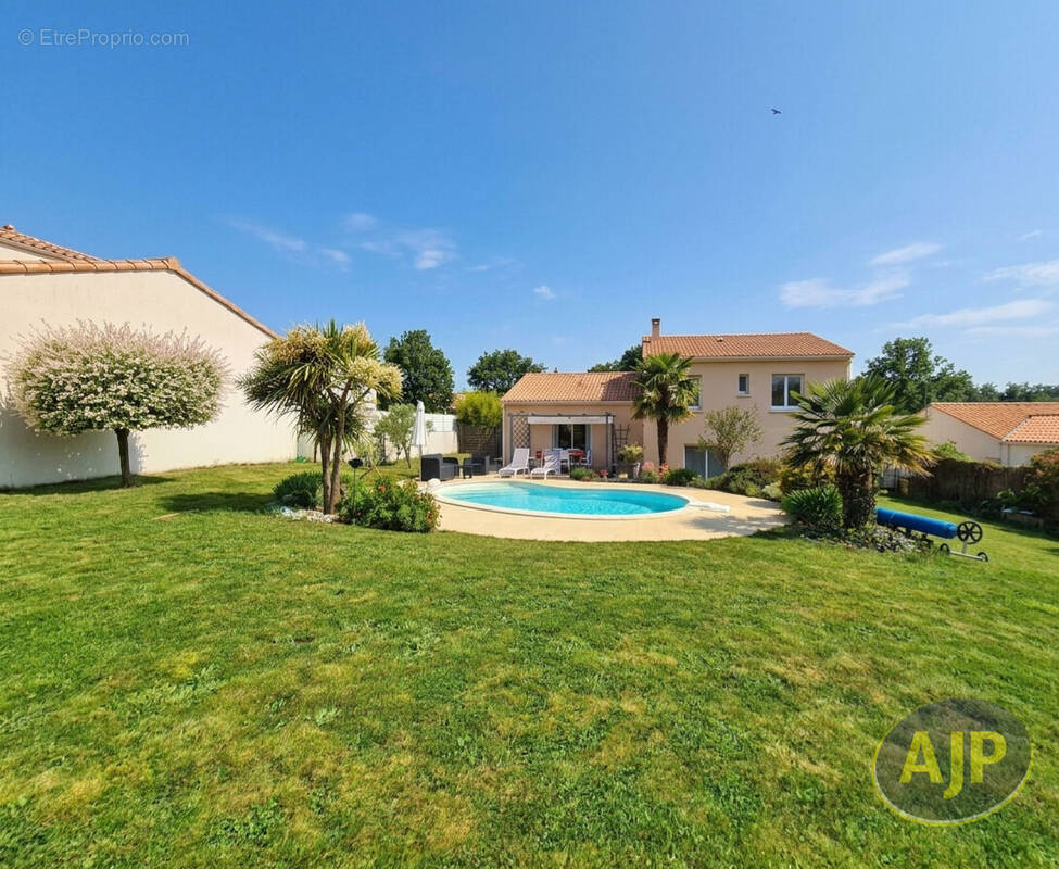 Maison à MONTAIGU