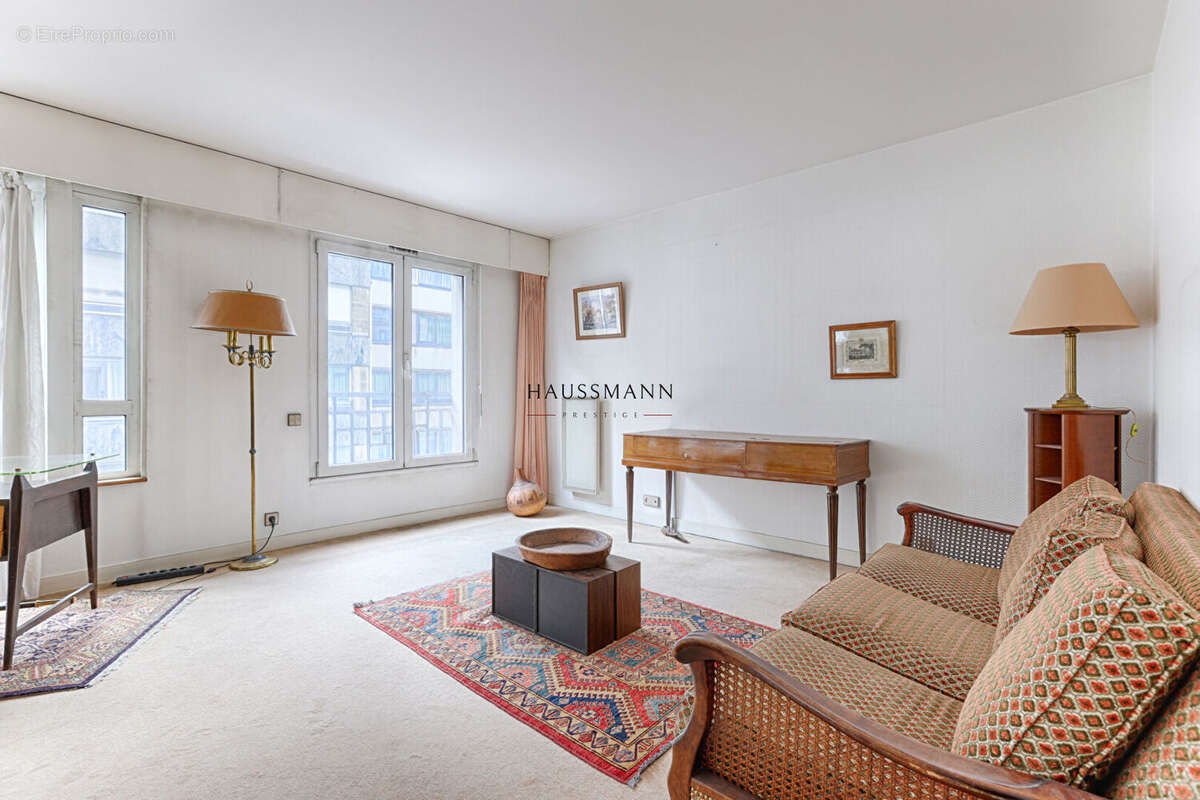 Appartement à PARIS-16E