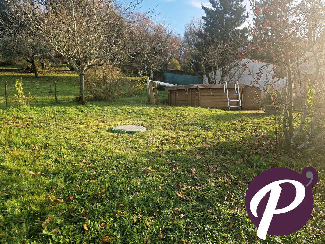 Maison à COUZE-ET-SAINT-FRONT