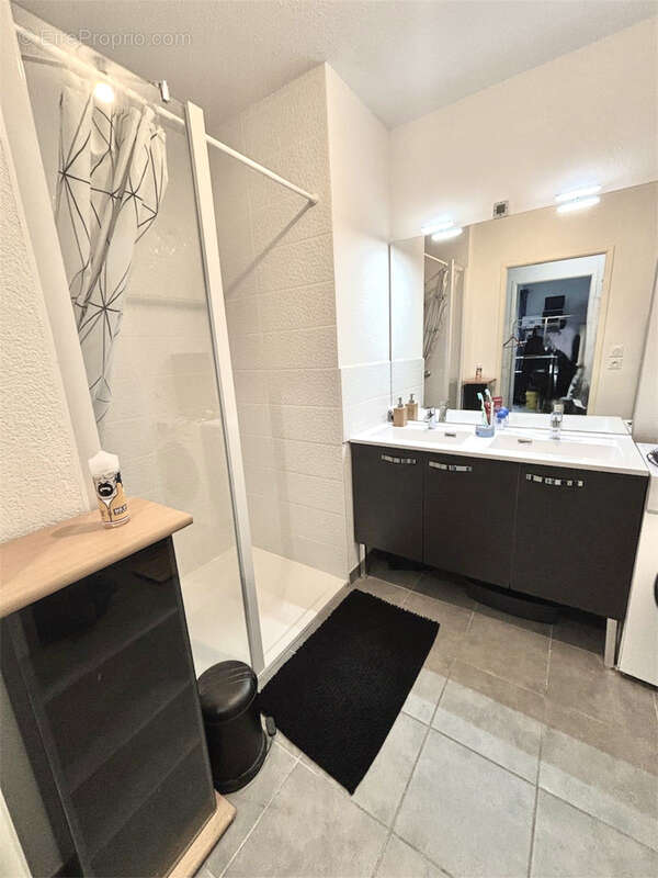 Appartement à BEAUZELLE