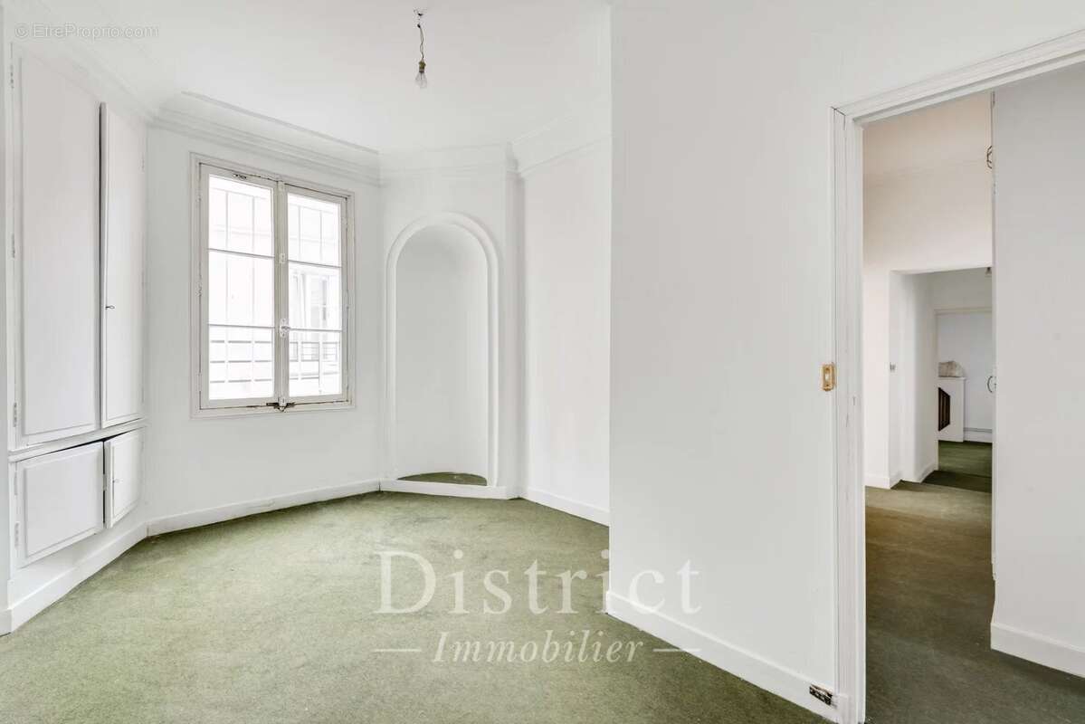 Exclusivité / Place Clichy. 4 pièces de 112m². 3 chambres. - photo 5