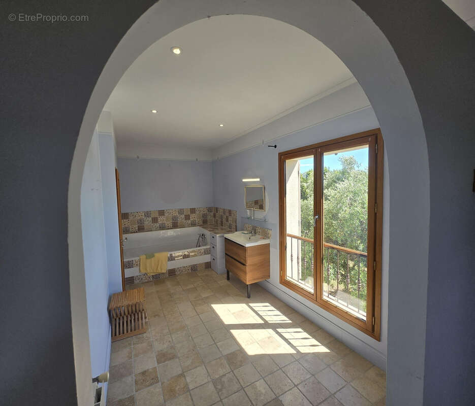 A vendre villa 4 chambres terrain 1706 m2 - photo 11