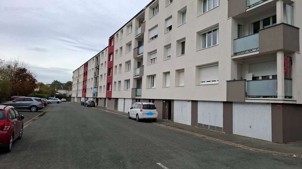 Appartement à SAINT-JEAN-DE-LA-RUELLE