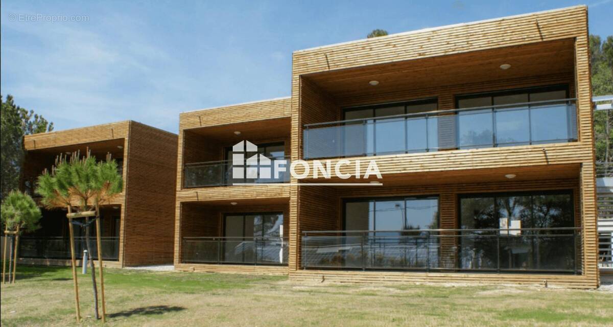 Appartement à VENELLES