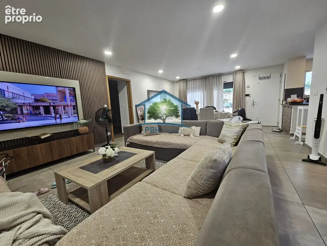 L'ISLE D'ABEAU, ensemble immobilier de deux villas avec piscine. - photo 2