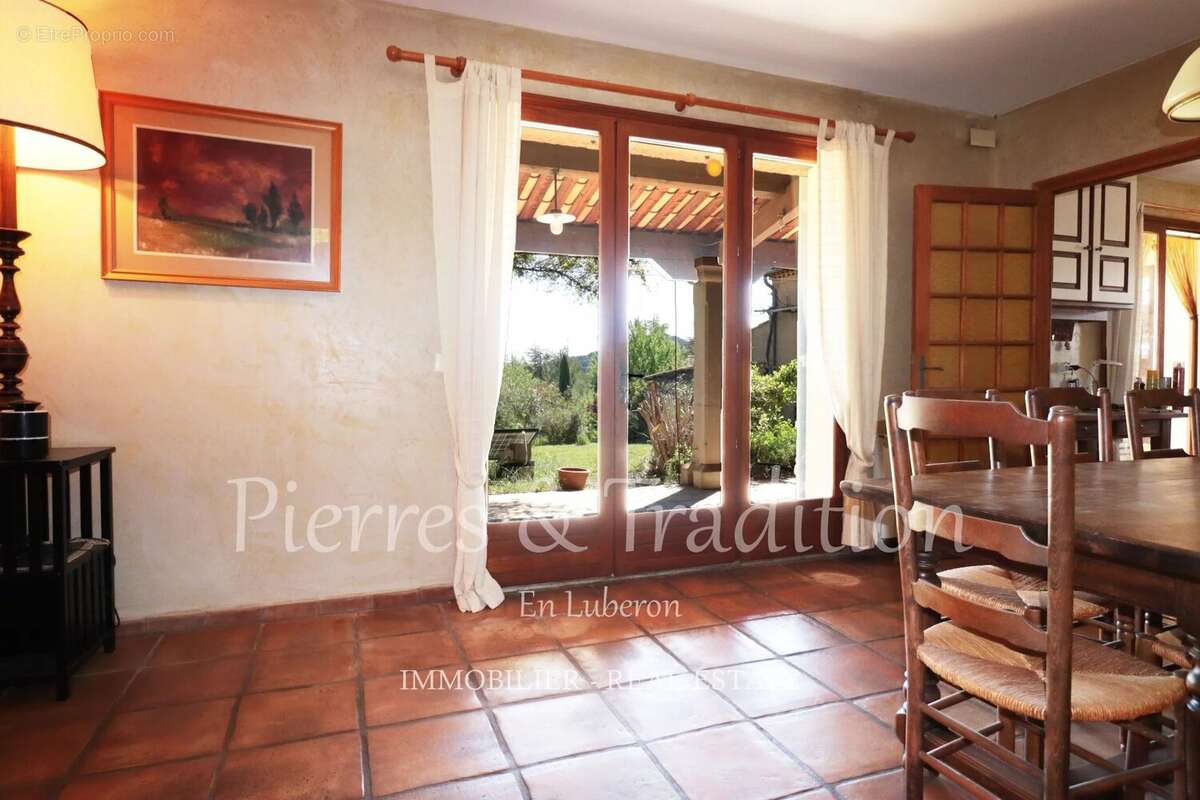 Maison à SAINT-SATURNIN-LES-APT
