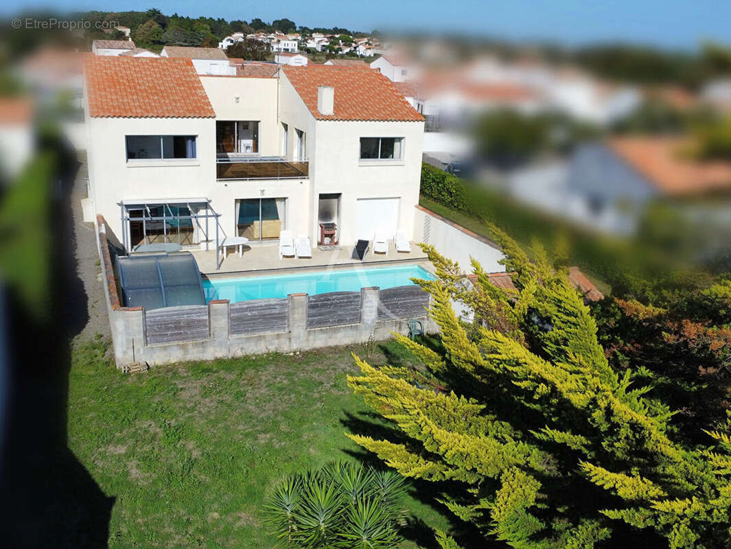Maison Saint Vincent Sur Jard 9 pièce(s) 204 m2 - photo 3