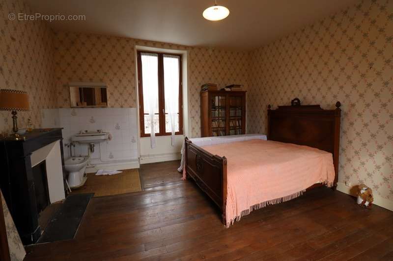 Maison à MAILHAC-SUR-BENAIZE