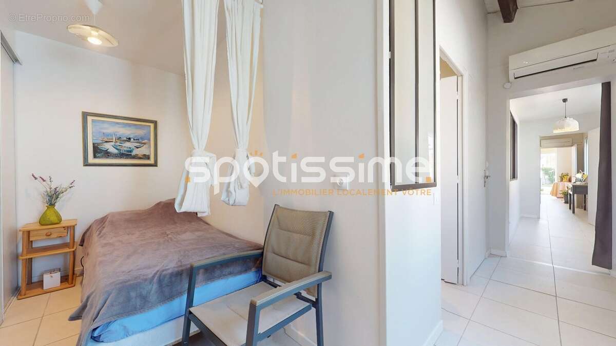 Maison de plain-pied 94 m² avec garage et jardin arboré  Quartier Mairie à Agde - photo 11
