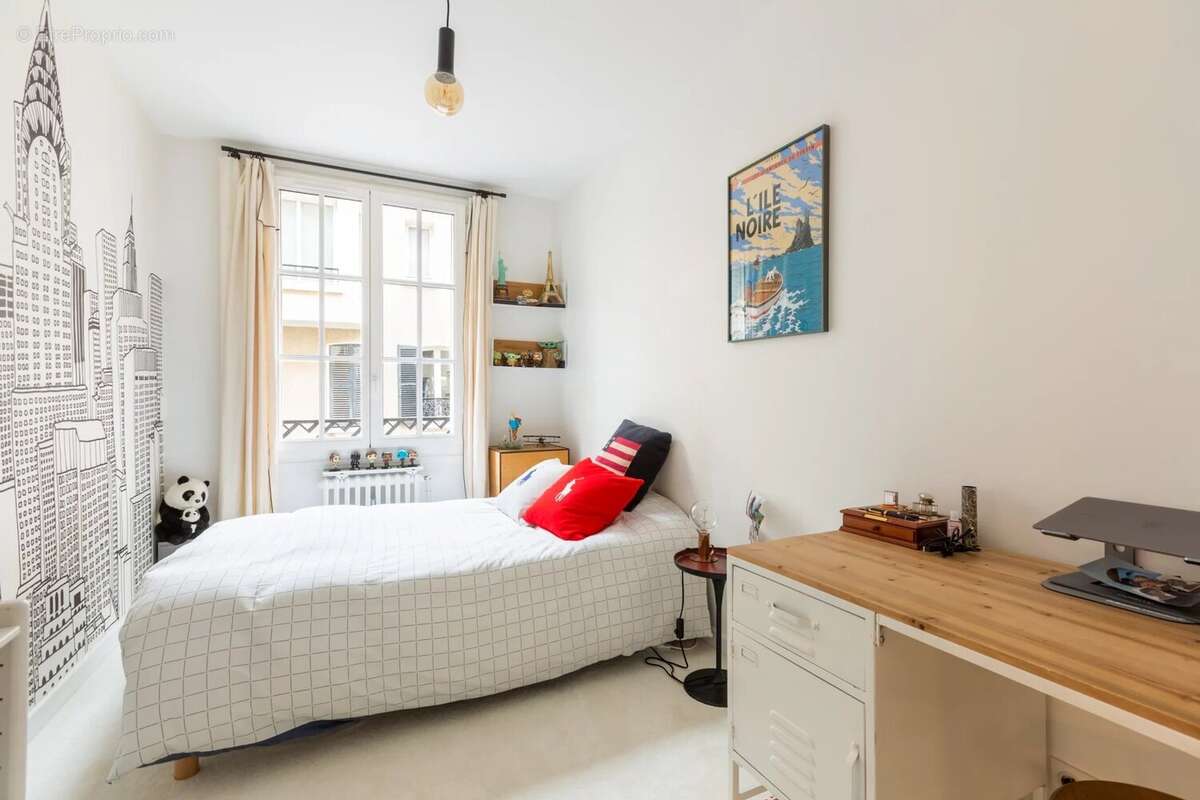Appartement à PARIS-16E