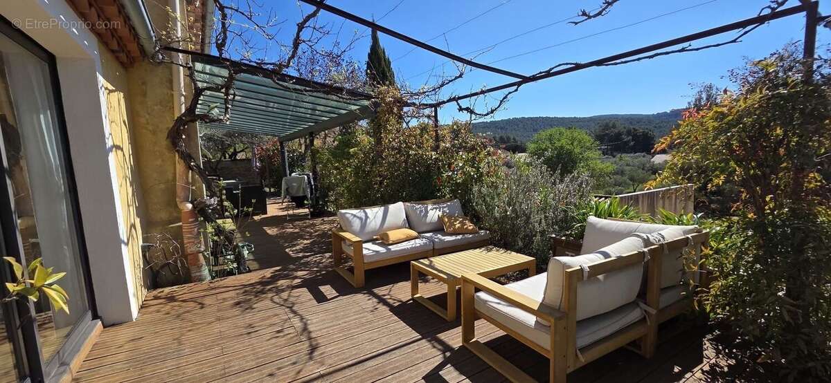 Maison à CUGES-LES-PINS