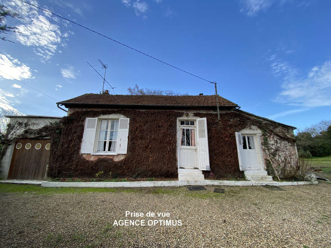 Autre à VILLENEUVE-LA-GUYARD