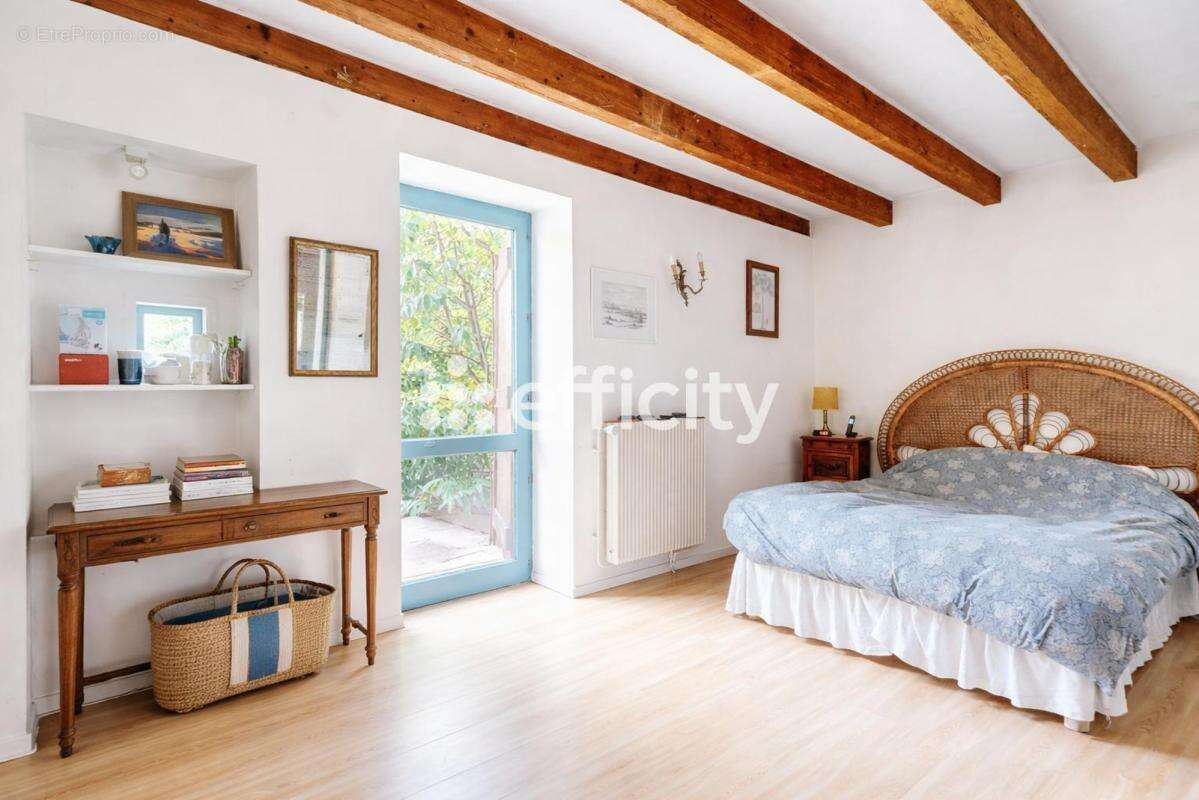 Maison à SAINT-DENIS-LES-BOURG