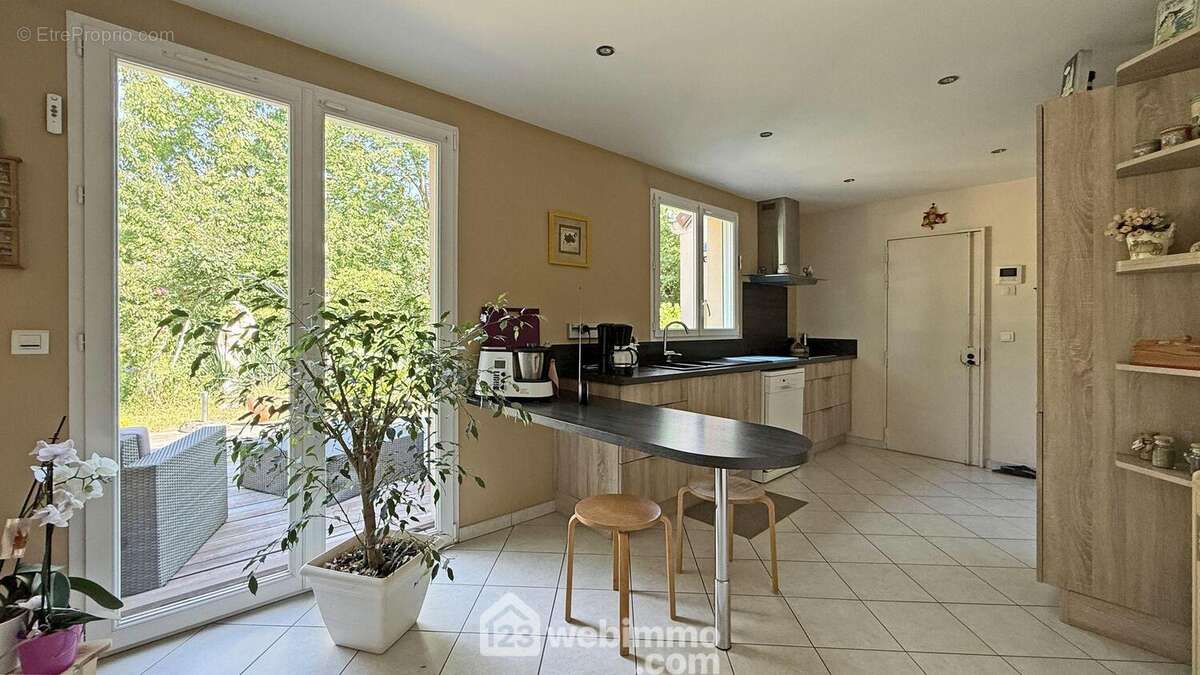 Maison 151 m² à Sucy-En-Brie  - photo 4