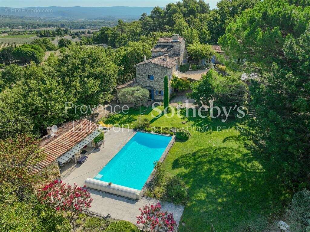 Propriété de charme avec vues sur Gordes, au cœur d’un écrin naturel - photo 16