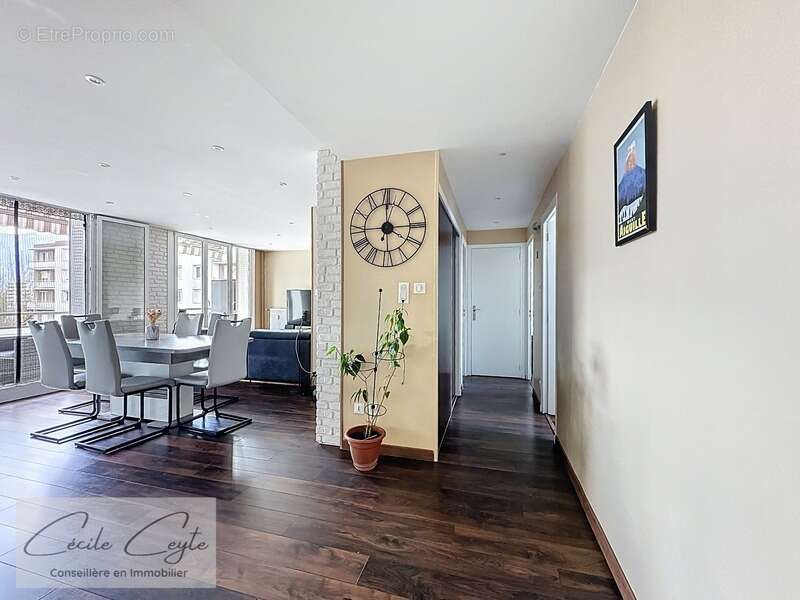 Appartement à SAINT-MARTIN-D'HERES