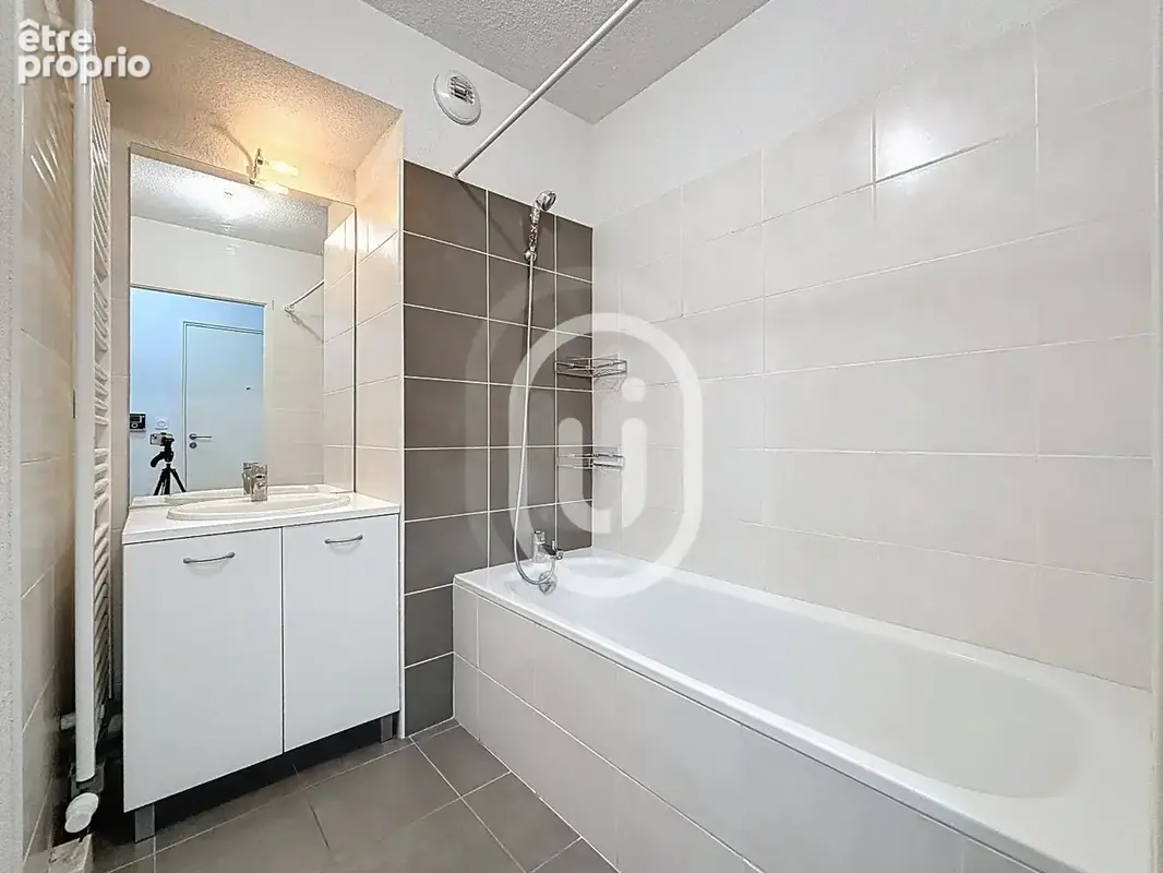 Port marianne - t2  dernier etage - photo 8