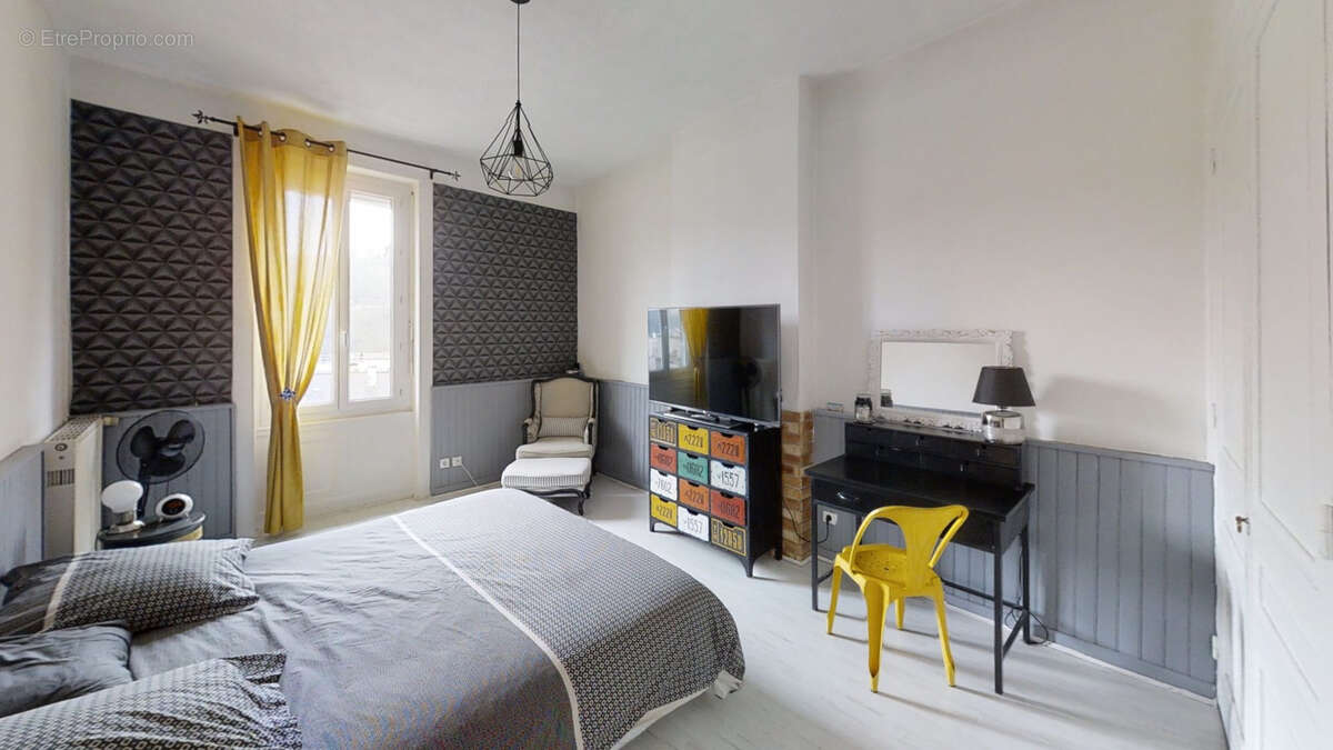Appartement à LE CHAMBON-FEUGEROLLES
