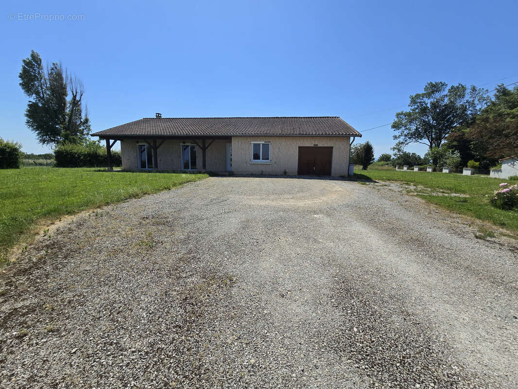 Maison à PERREX