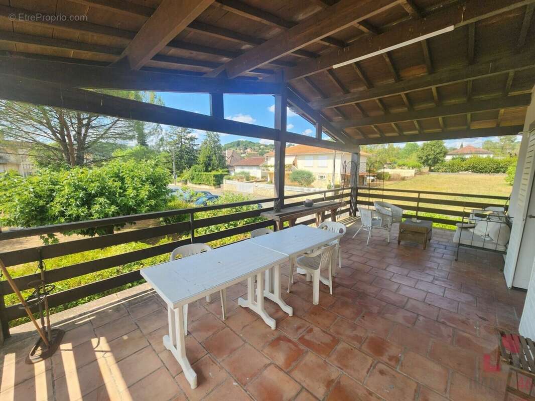 Maison 166 m² à Puy-L'eveque  - photo 2