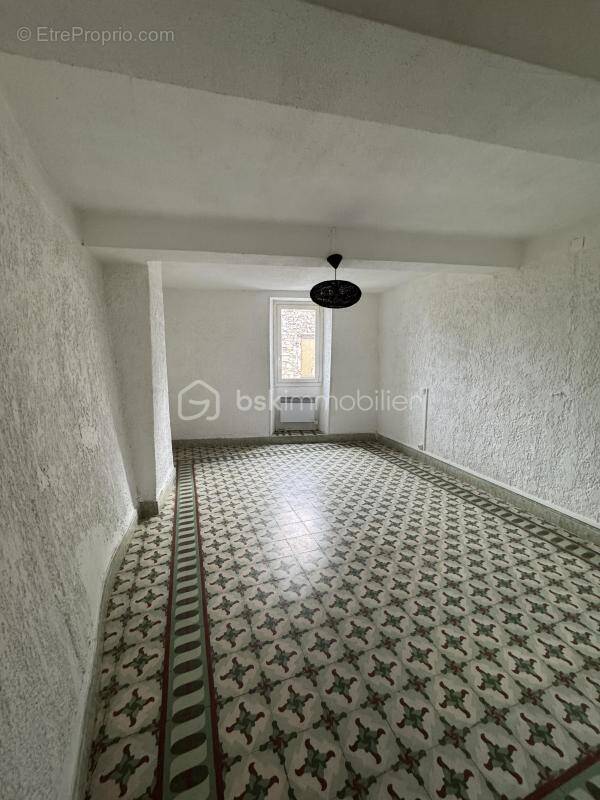 Maison à SAINT-LAURENT-DES-ARBRES