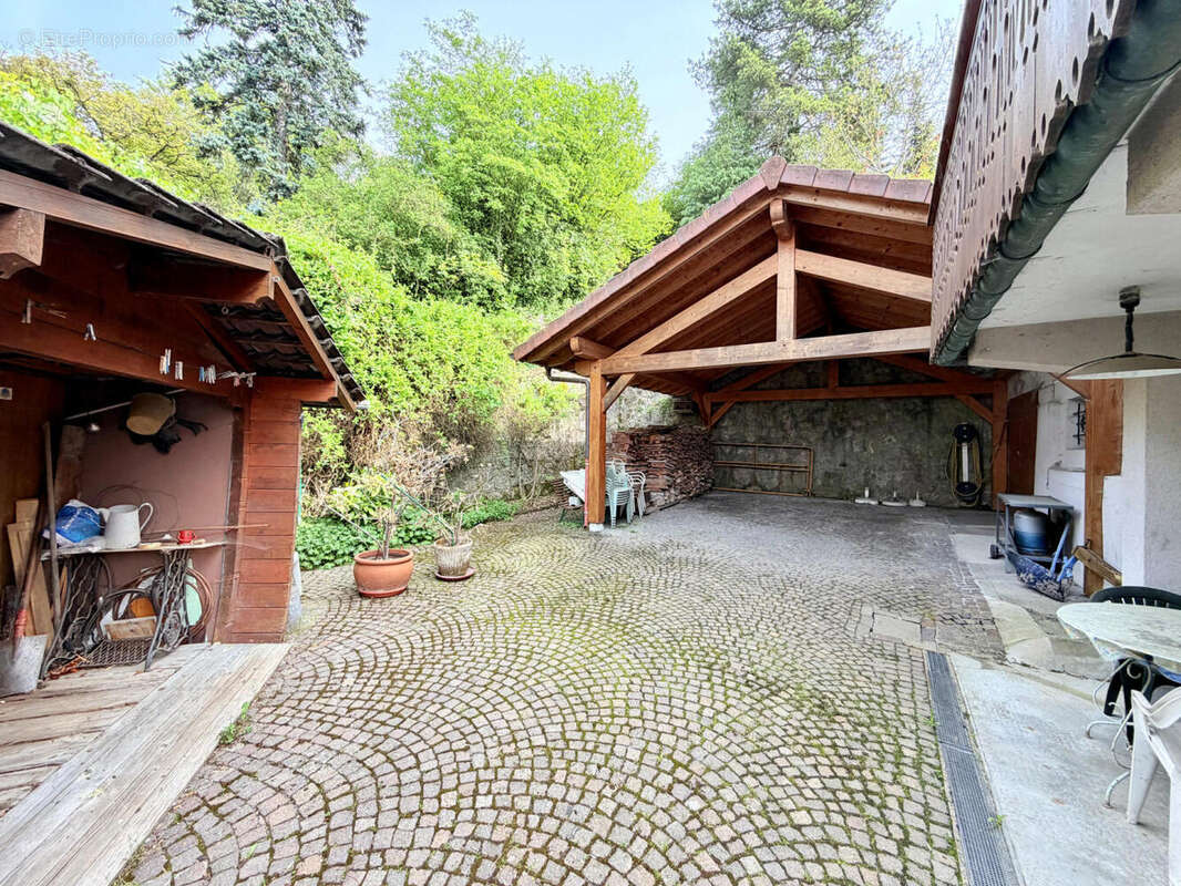 cour - Maison à COLLONGES-SOUS-SALEVE