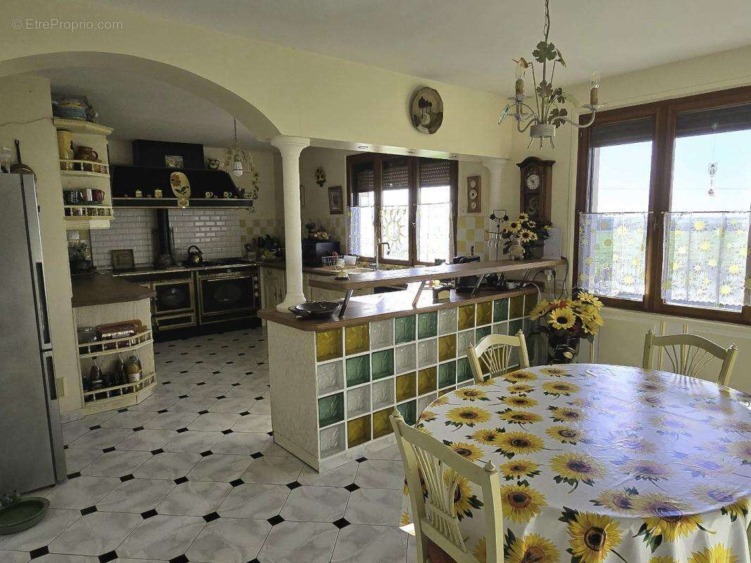 Maison à FONTAINE-CHALENDRAY